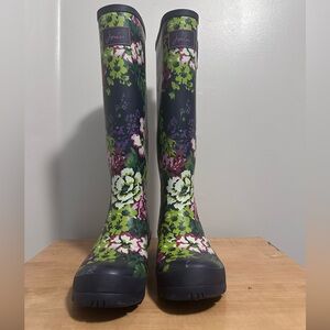 ‼️SOLD‼️
Joules Women's Vibrant Floral Rain Boots - Green and Pink